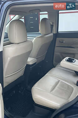 Внедорожник / Кроссовер Mitsubishi Outlander 2013 в 