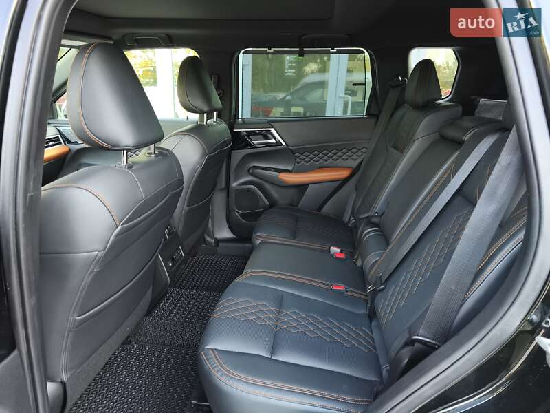 Позашляховик / Кросовер Mitsubishi Outlander 2023 в Дніпрі