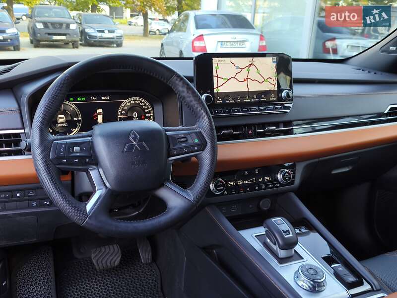 Позашляховик / Кросовер Mitsubishi Outlander 2023 в Дніпрі
