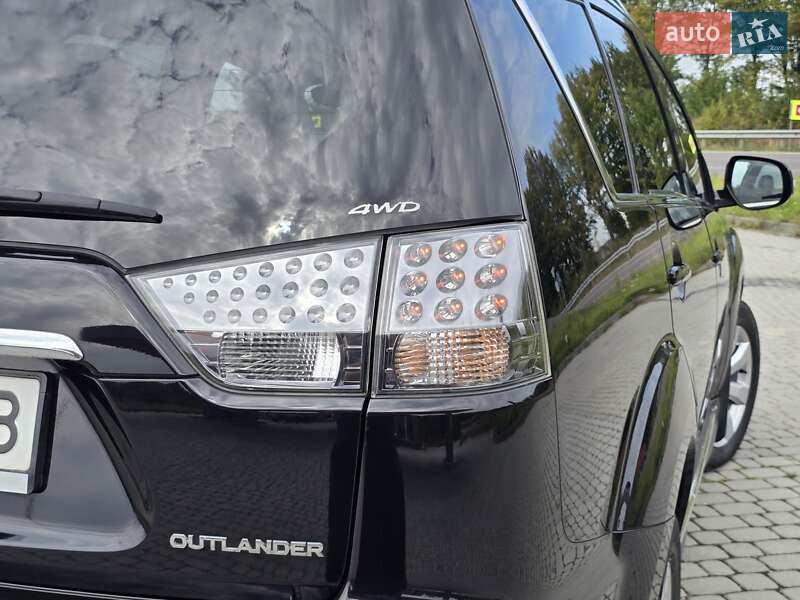 Внедорожник / Кроссовер Mitsubishi Outlander 2010 в Калуше