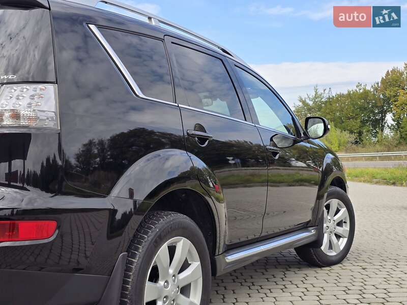Внедорожник / Кроссовер Mitsubishi Outlander 2010 в Калуше