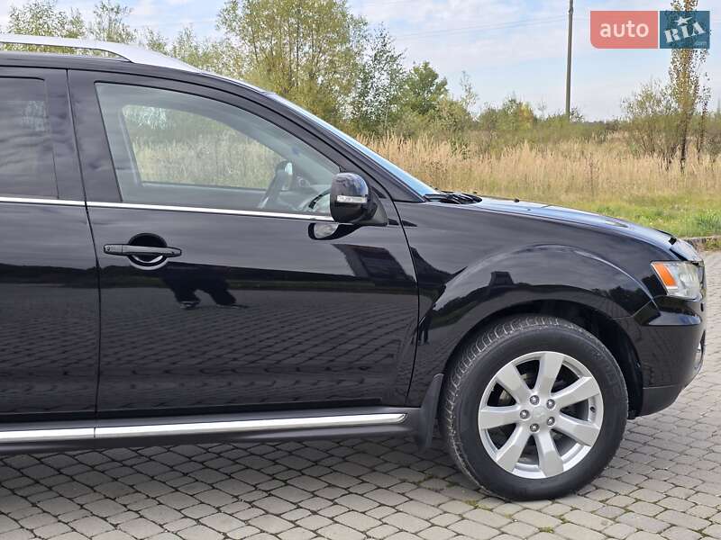 Внедорожник / Кроссовер Mitsubishi Outlander 2010 в Калуше