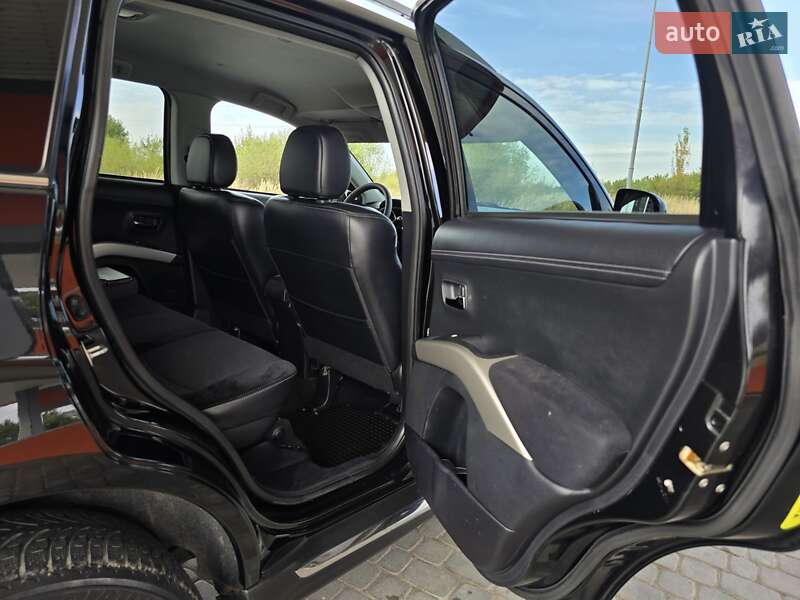 Внедорожник / Кроссовер Mitsubishi Outlander 2010 в Калуше