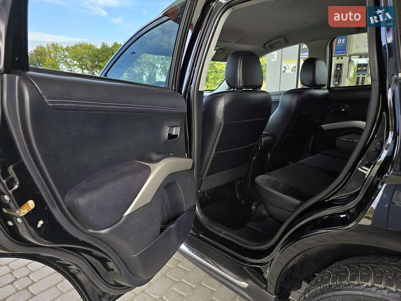 Внедорожник / Кроссовер Mitsubishi Outlander 2010 в Калуше