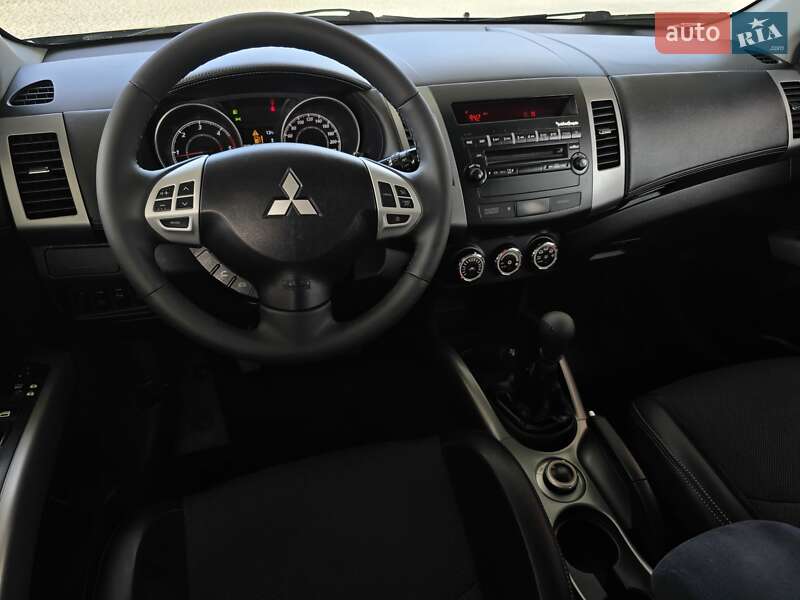 Внедорожник / Кроссовер Mitsubishi Outlander 2010 в Калуше