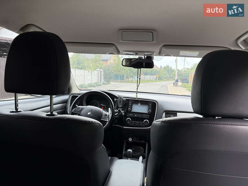 Внедорожник / Кроссовер Mitsubishi Outlander 2016 в Виннице