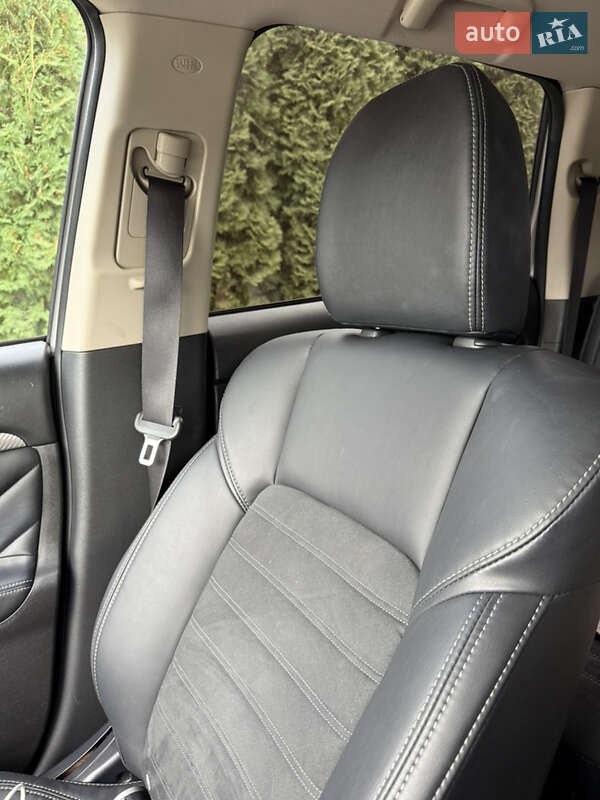 Внедорожник / Кроссовер Mitsubishi Outlander 2016 в Виннице