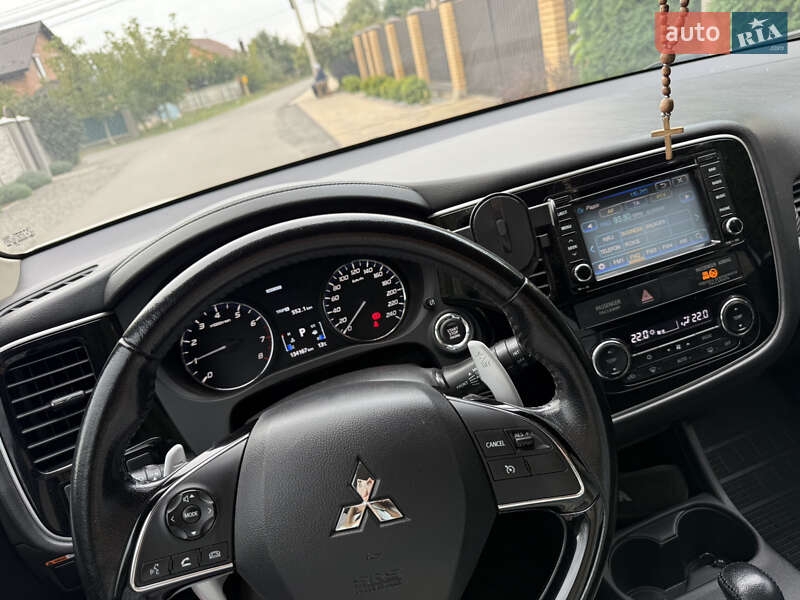 Внедорожник / Кроссовер Mitsubishi Outlander 2016 в Виннице