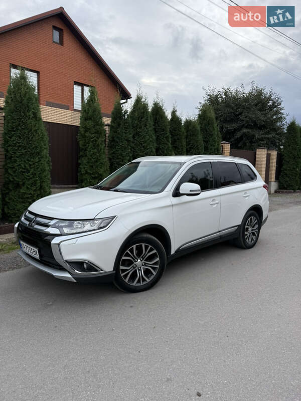 Внедорожник / Кроссовер Mitsubishi Outlander 2016 в Виннице