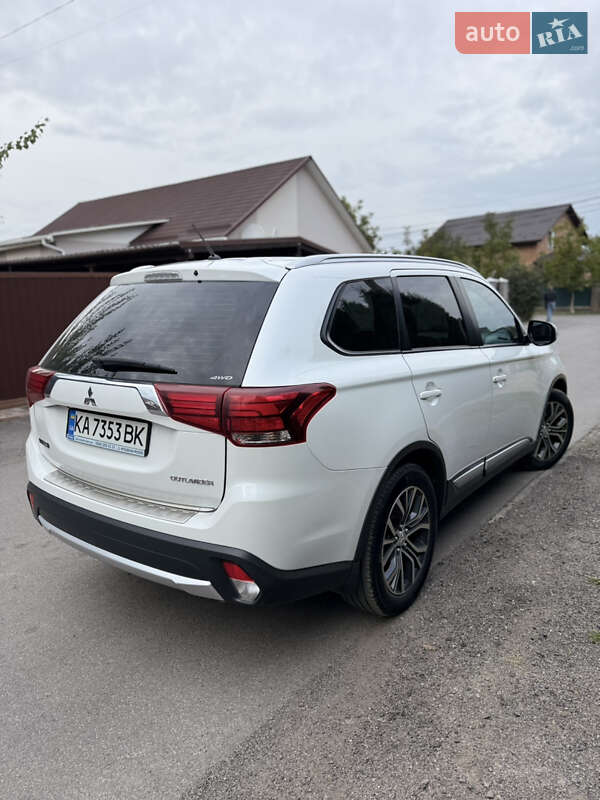Внедорожник / Кроссовер Mitsubishi Outlander 2016 в Виннице