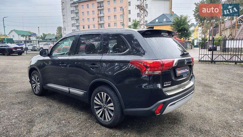 Внедорожник / Кроссовер Mitsubishi Outlander 2018 в Киеве