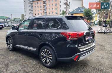 Внедорожник / Кроссовер Mitsubishi Outlander 2018 в 