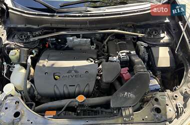 Внедорожник / Кроссовер Mitsubishi Outlander 2008 в 