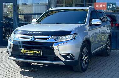 Внедорожник / Кроссовер Mitsubishi Outlander 2015 в 