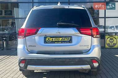 Внедорожник / Кроссовер Mitsubishi Outlander 2015 в 
