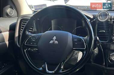 Внедорожник / Кроссовер Mitsubishi Outlander 2015 в 