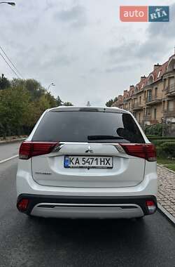 Внедорожник / Кроссовер Mitsubishi Outlander 2021 в 