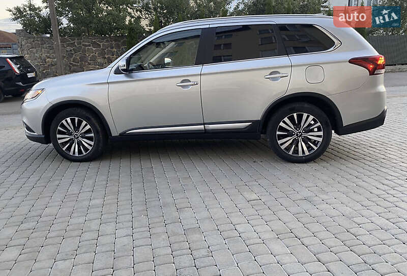 Внедорожник / Кроссовер Mitsubishi Outlander 2020 в Тернополе