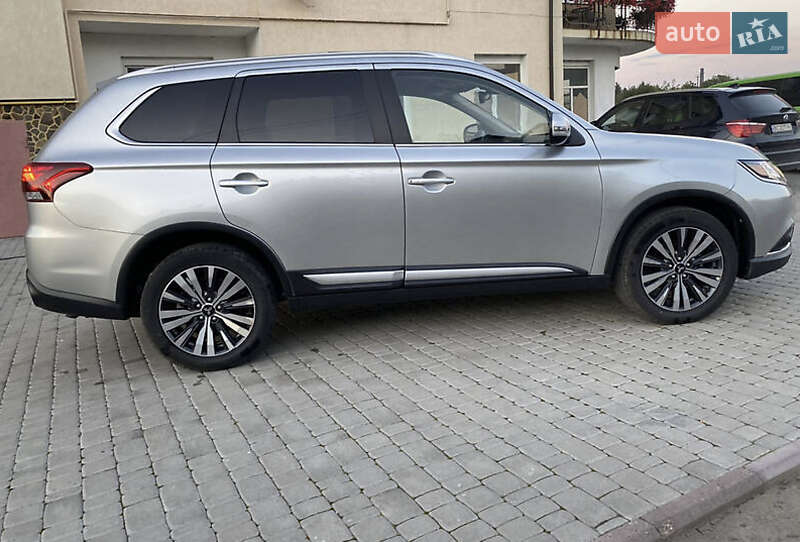 Внедорожник / Кроссовер Mitsubishi Outlander 2020 в Тернополе