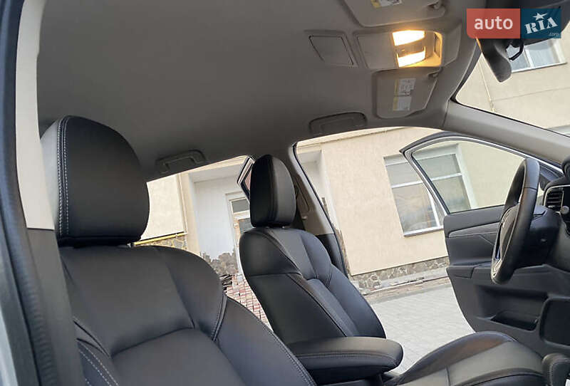 Внедорожник / Кроссовер Mitsubishi Outlander 2020 в Тернополе