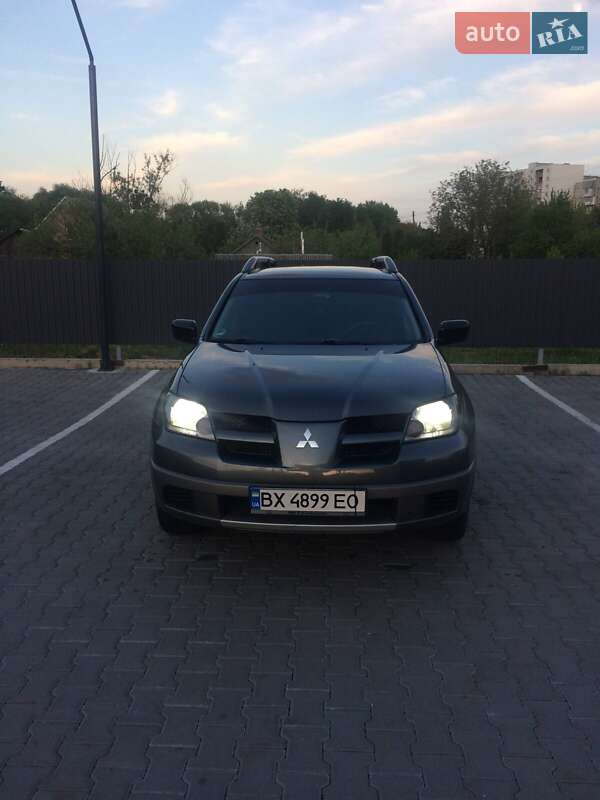 Внедорожник / Кроссовер Mitsubishi Outlander 2004 в Хмельницком