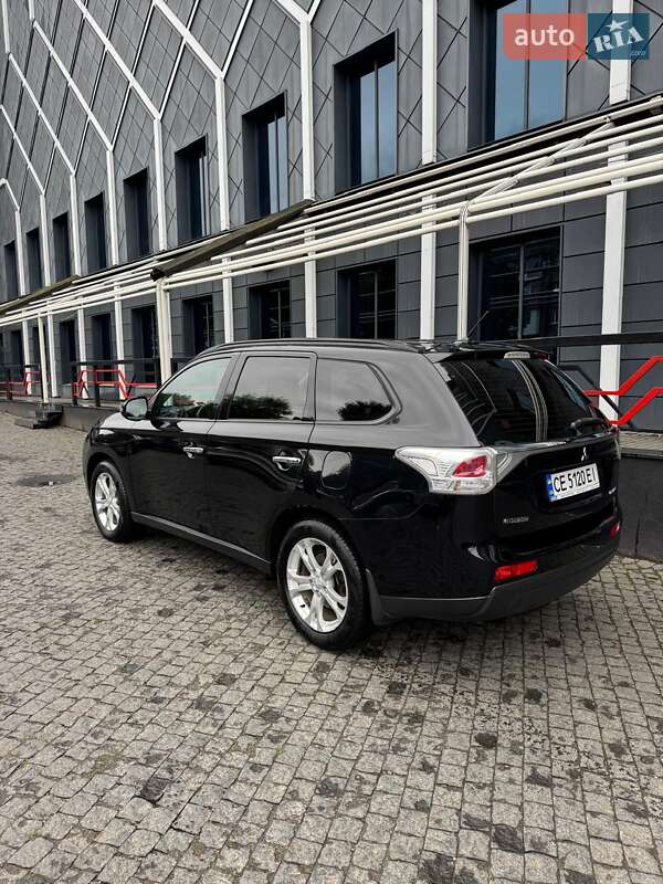 Позашляховик / Кросовер Mitsubishi Outlander 2013 в Чернівцях