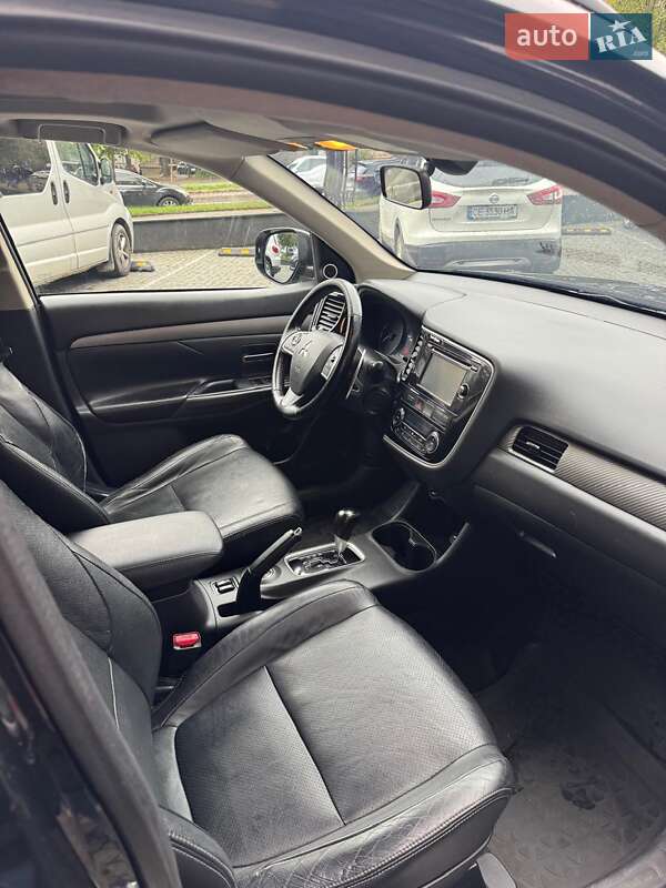 Позашляховик / Кросовер Mitsubishi Outlander 2013 в Чернівцях