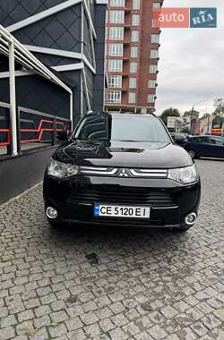 Внедорожник / Кроссовер Mitsubishi Outlander 2013 в 