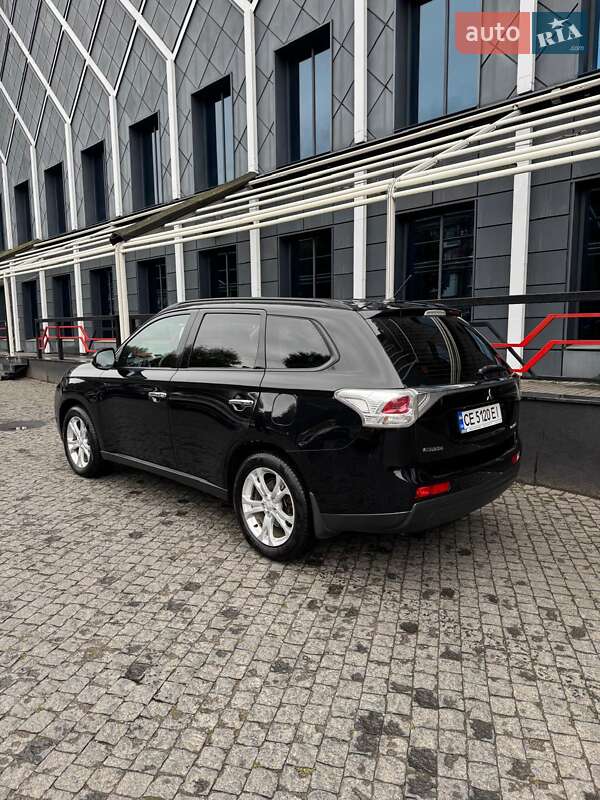 Позашляховик / Кросовер Mitsubishi Outlander 2013 в Чернівцях