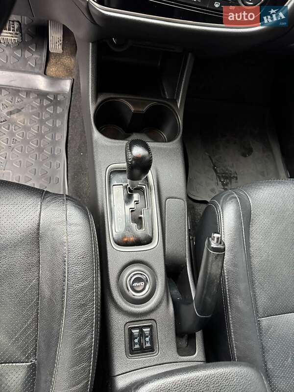 Позашляховик / Кросовер Mitsubishi Outlander 2013 в Чернівцях