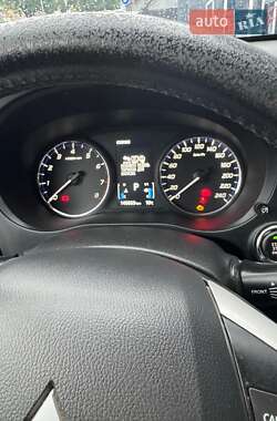 Внедорожник / Кроссовер Mitsubishi Outlander 2013 в 
