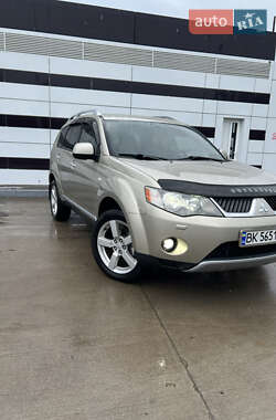 Внедорожник / Кроссовер Mitsubishi Outlander 2008 в Вараше