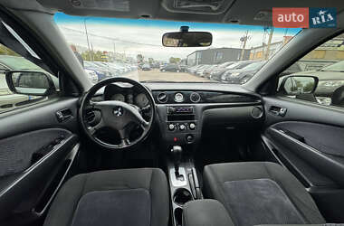 Внедорожник / Кроссовер Mitsubishi Outlander 2004 в 