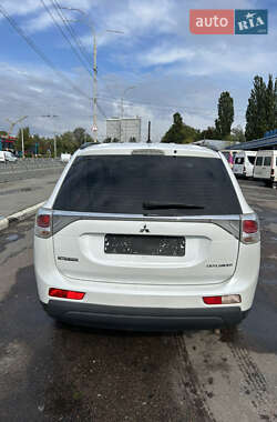 Внедорожник / Кроссовер Mitsubishi Outlander 2013 в 