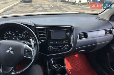 Внедорожник / Кроссовер Mitsubishi Outlander 2013 в 