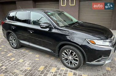 Внедорожник / Кроссовер Mitsubishi Outlander 2015 в 
