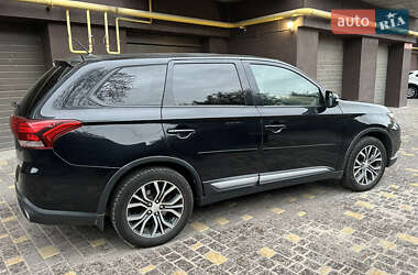 Внедорожник / Кроссовер Mitsubishi Outlander 2015 в 