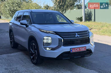 Mitsubishi Outlander 2023