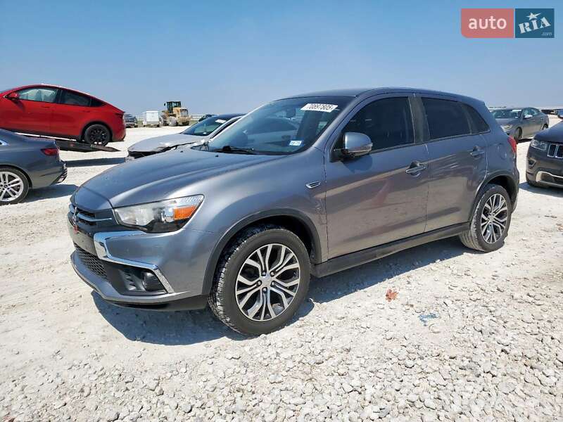 Внедорожник / Кроссовер Mitsubishi Outlander 2018 в 