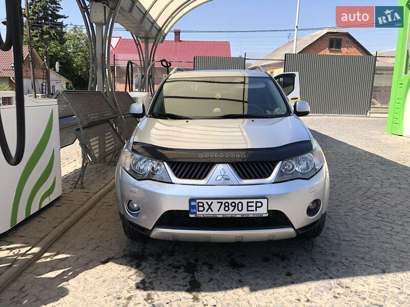 Внедорожник / Кроссовер Mitsubishi Outlander 2008 в 
