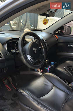Внедорожник / Кроссовер Mitsubishi Outlander 2008 в 