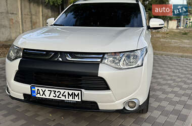 Внедорожник / Кроссовер Mitsubishi Outlander 2013 в 