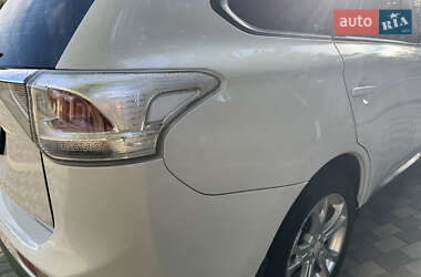 Внедорожник / Кроссовер Mitsubishi Outlander 2013 в 
