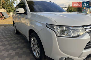 Внедорожник / Кроссовер Mitsubishi Outlander 2013 в 