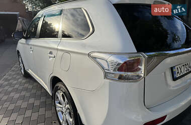 Внедорожник / Кроссовер Mitsubishi Outlander 2013 в 