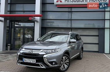 Mitsubishi Outlander 2021