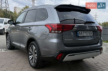 Внедорожник / Кроссовер Mitsubishi Outlander 2021 в 