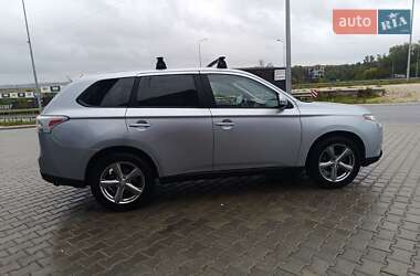 Внедорожник / Кроссовер Mitsubishi Outlander 2013 в 