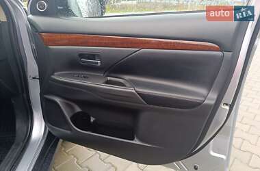 Внедорожник / Кроссовер Mitsubishi Outlander 2013 в 