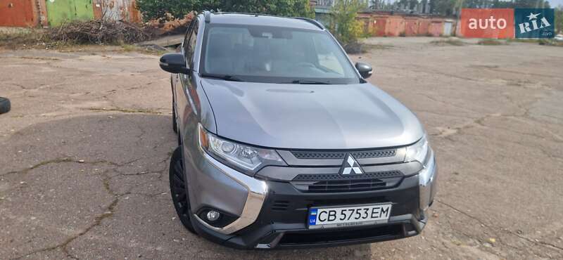 Внедорожник / Кроссовер Mitsubishi Outlander 2020 в Чернигове